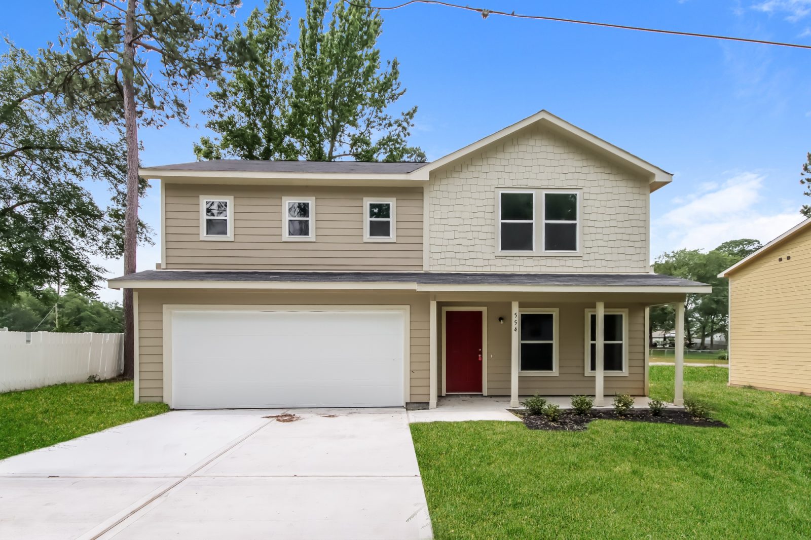 000 Front View 12591427