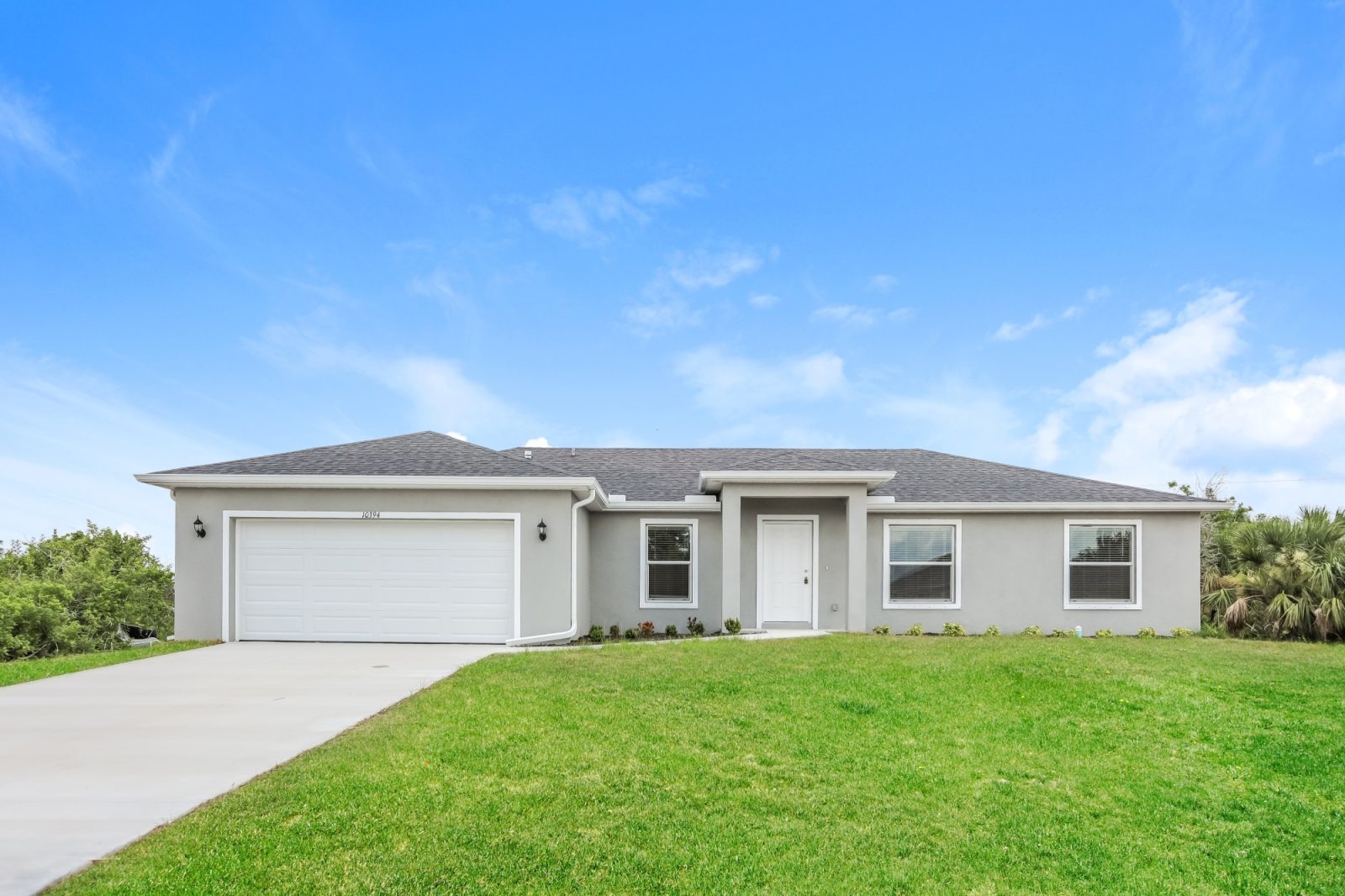 000 Front View 12883640