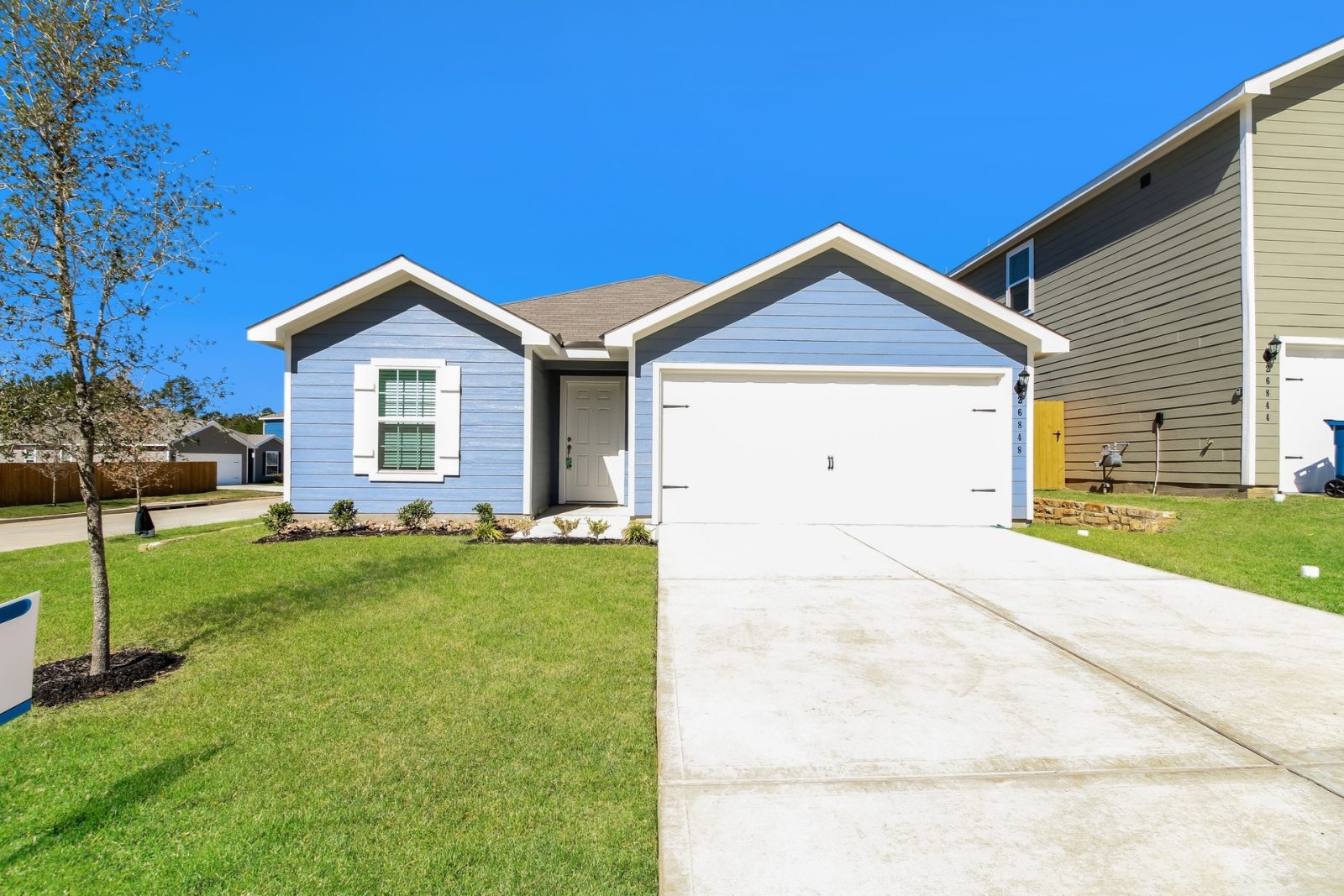 000 front view 11996435