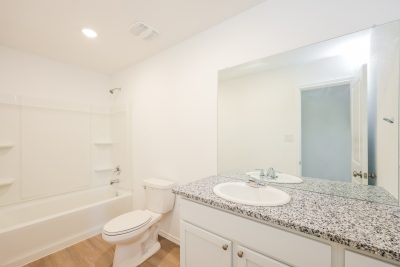 008 photo main bathroom 11992717