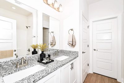 004 photo main bathroom 14663823