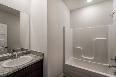 013 Bathroom ET42063