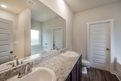008 Main Bathroom ET42064