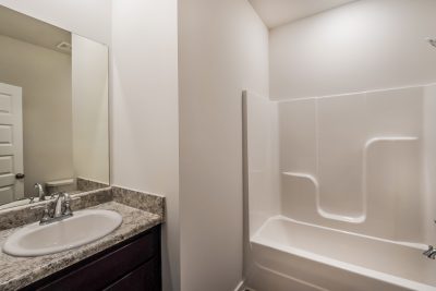 013 Bathroom ET42064