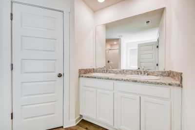 007 photo main bathroom 13183947