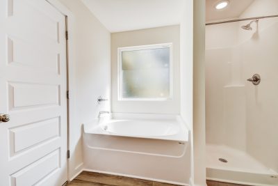 008 photo main bathroom 13183948