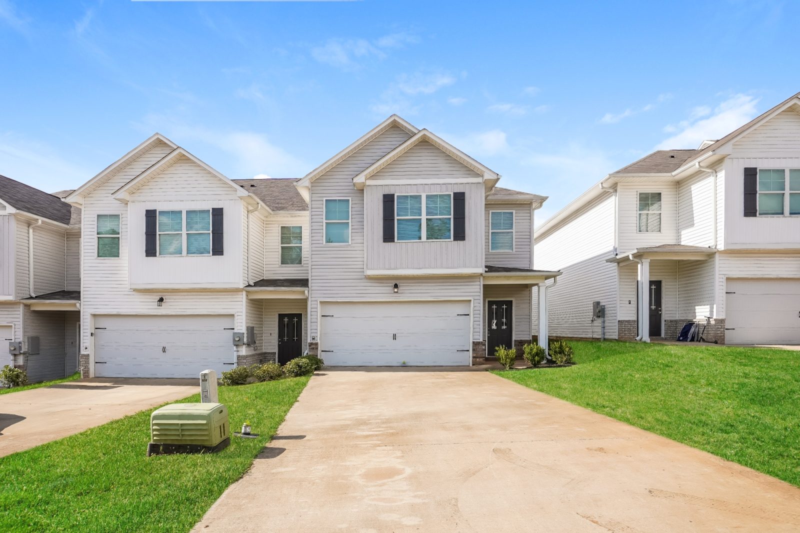 000 Front View ET42103