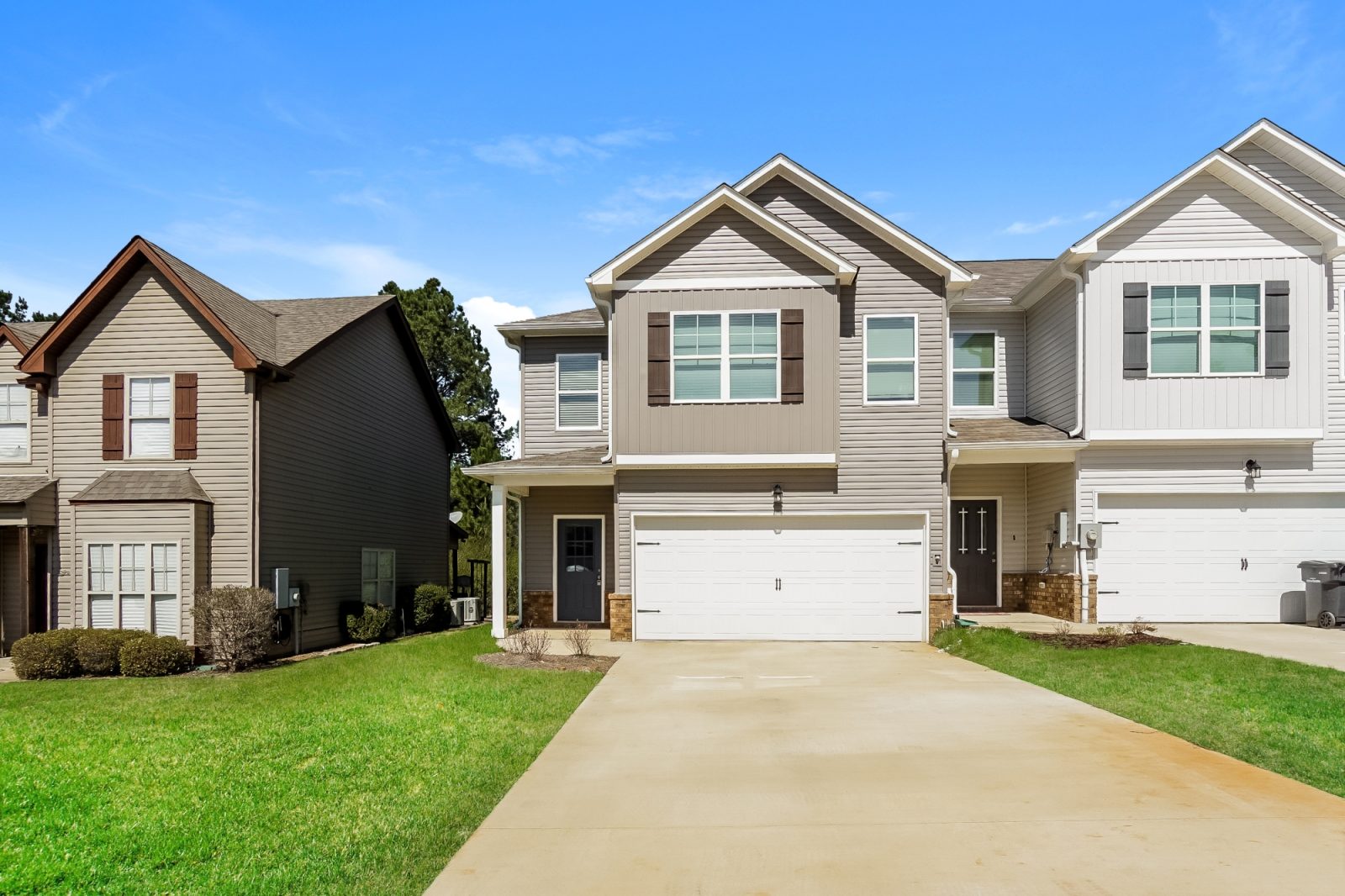 000 Front View 12565394