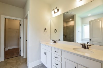 010 Main Bathroom ET21052