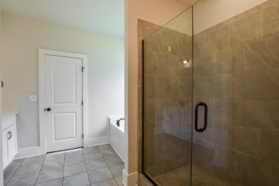 011 Main Bathroom ET21052