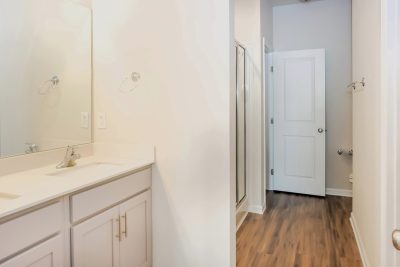 008 photo main bathroom 12565777