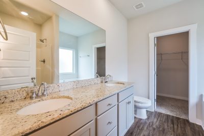 011 photo main bathroom 14863256