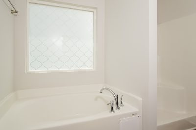 006 Main Bathroom ET45014