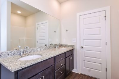 009 photo main bathroom 12546234