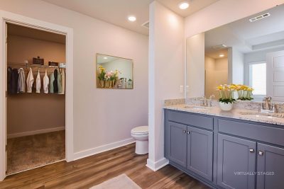 004 photo vs main bathroom 15182578