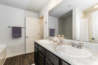 004 020 photo vs main bathroom 15159072