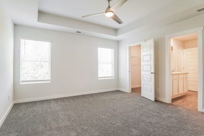 010 Main Bedroom ET42111