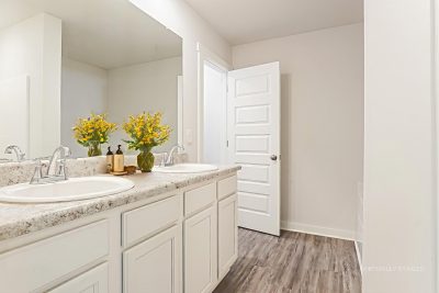 014 VS Main Bathroom ET42111