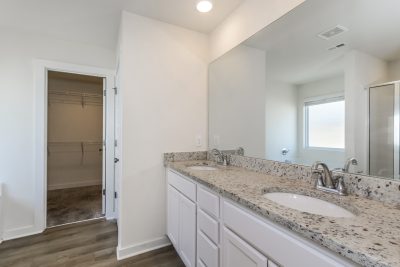 010 photo main bathroom 15148222