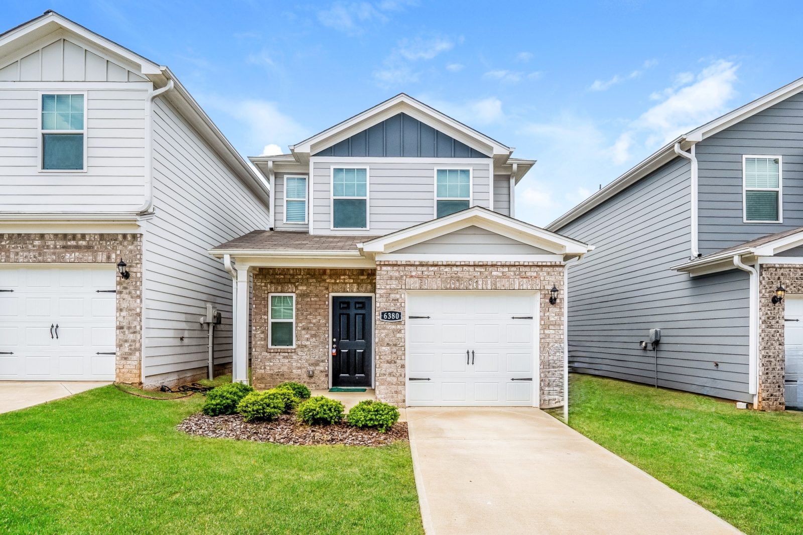 000 Front View 12801380 1