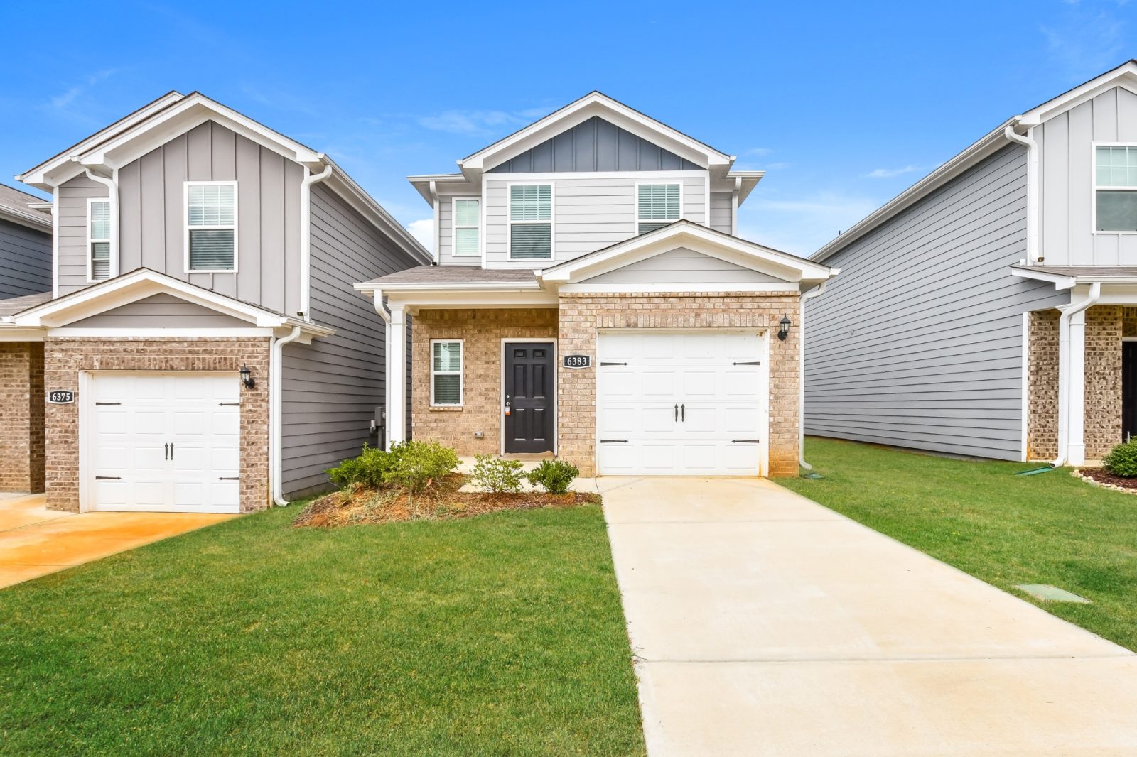 000 Front View 13126515