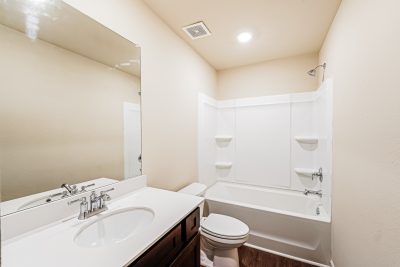 013 photo main bathroom 14616778