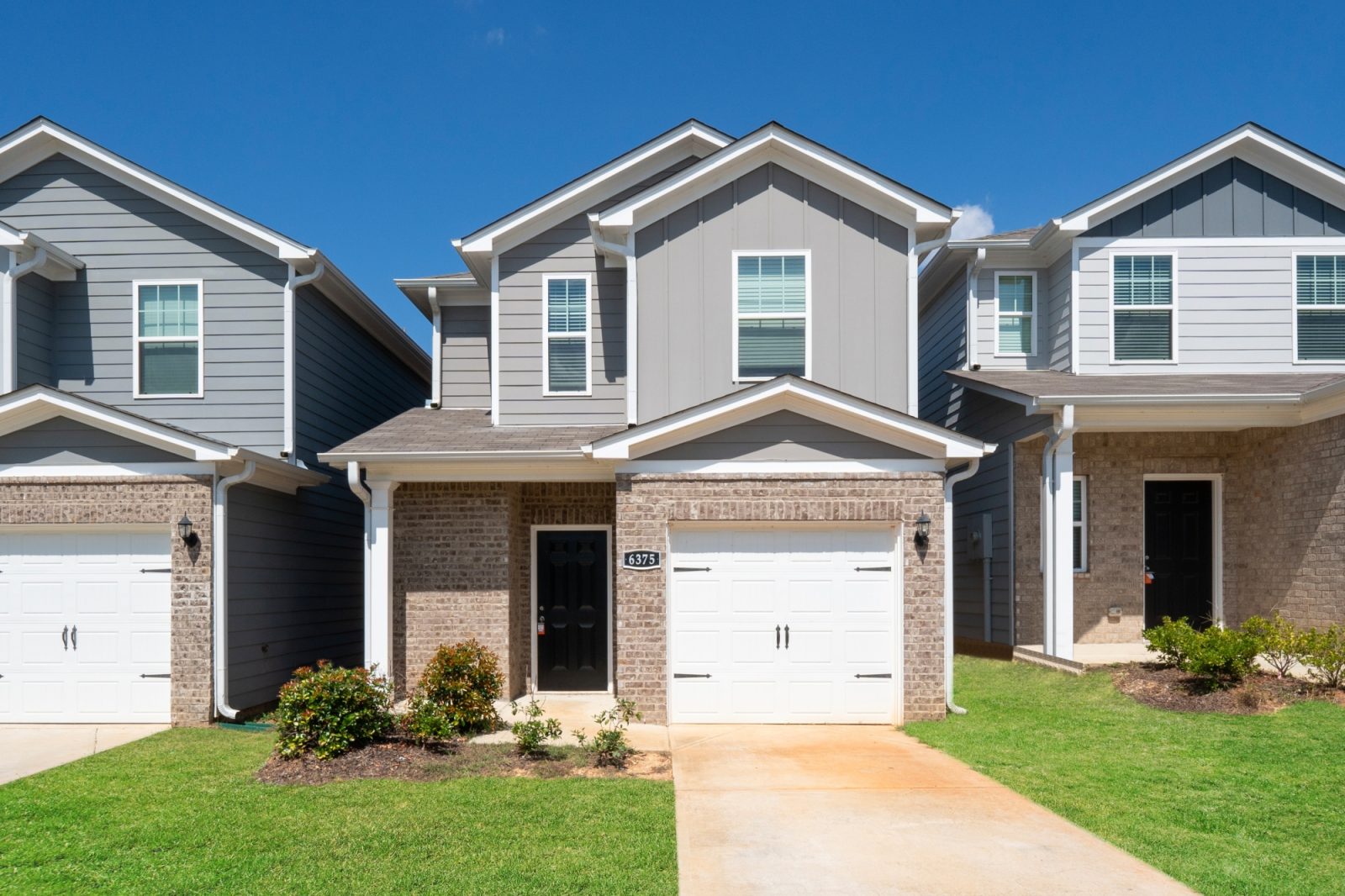 000 Front View 13159263