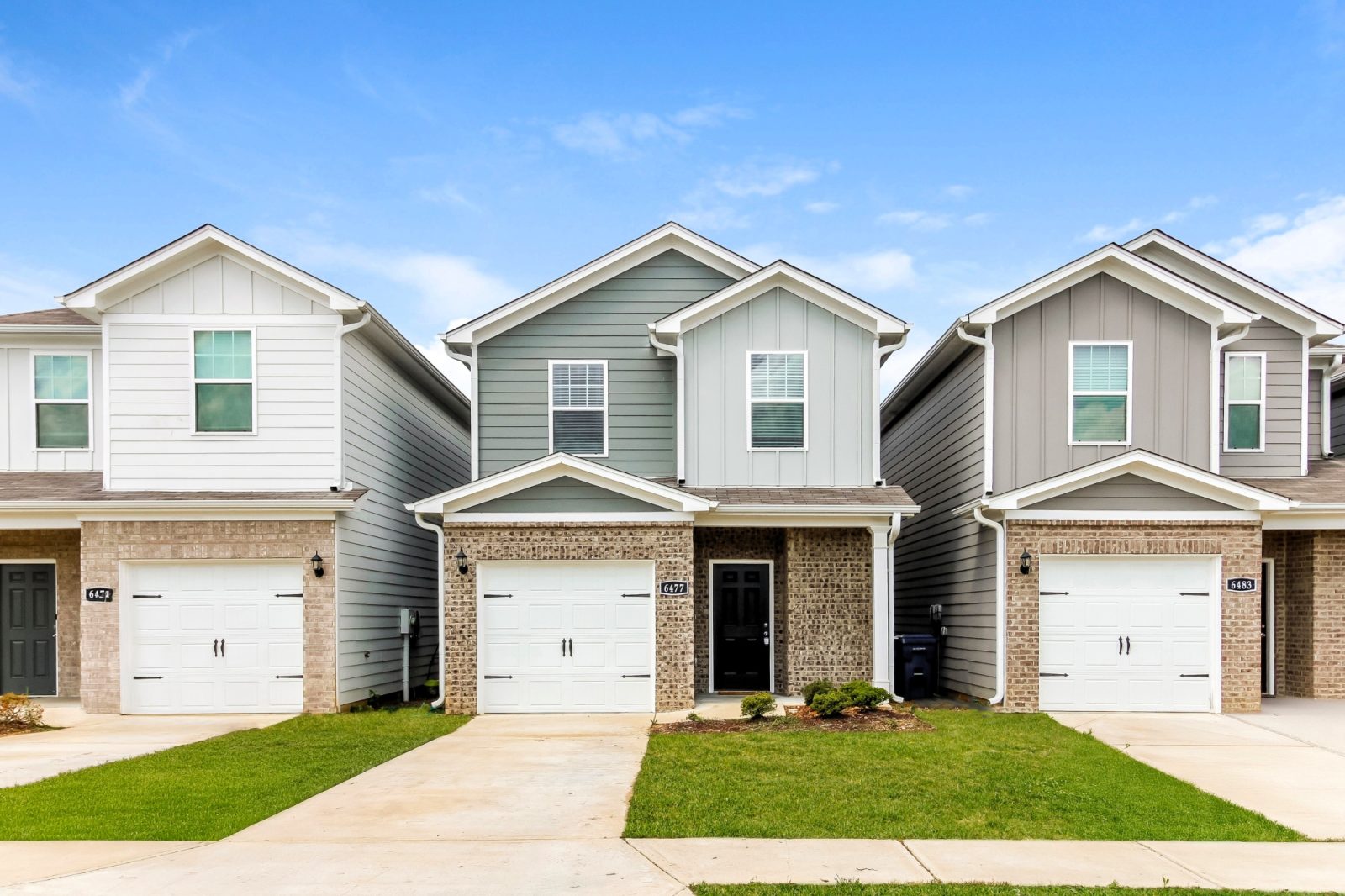 000 Front View 12698403