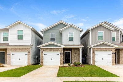 000 Front View 12698403