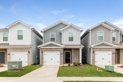 000 Front View 12698403