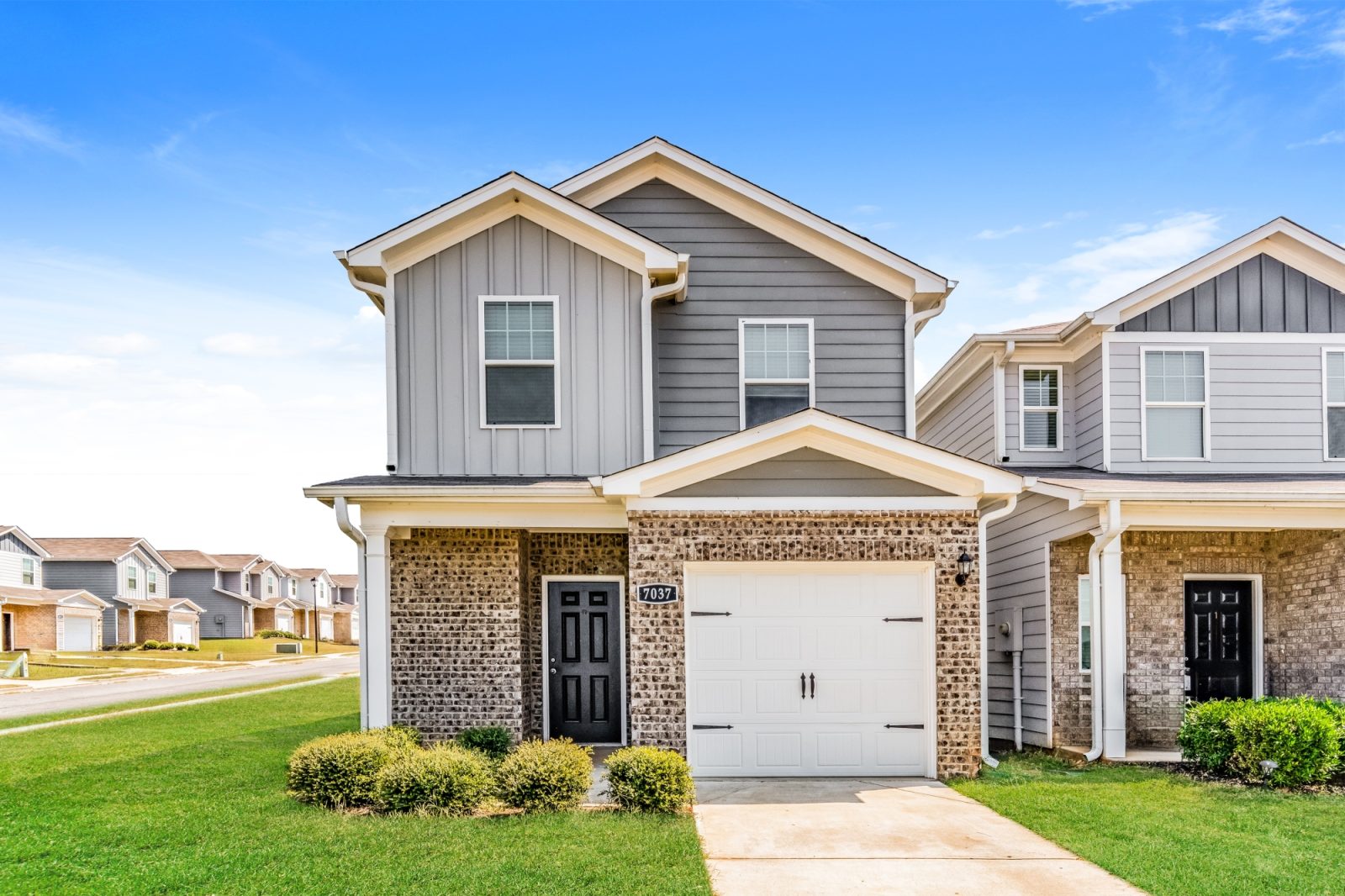 000 Front View ET31246