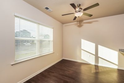 004 photo living room 10045356
