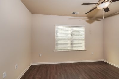 002 Living Room ET31356