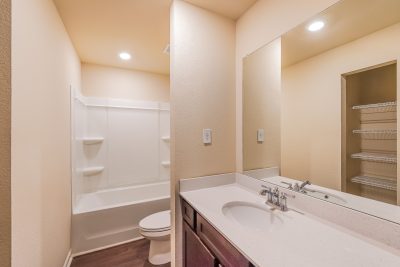 009 Main Bathroom ET31356