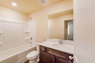 012 Bathroom ET31356