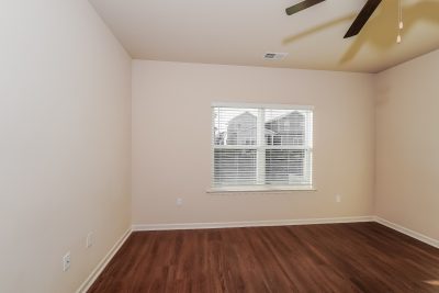 002 Living Room ET31358