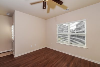 003 Living Room ET31358