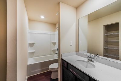 009 Main Bathroom ET31358