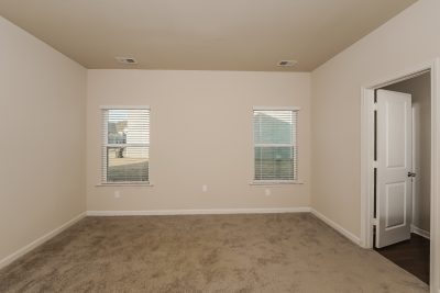 007 photo main bedroom 10371224