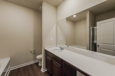 008 photo main bathroom 10371226