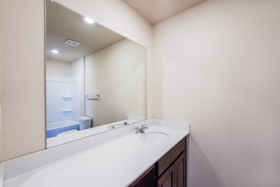 010 Main Bathroom ET51043