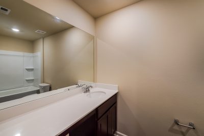008 Main Bathroom ET51045