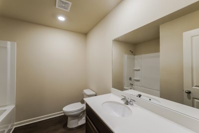 012 Bathroom ET51046