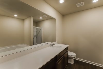 010 Main Bathroom ET51047