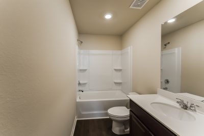 013 Bathroom ET51047