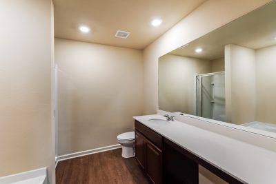 009 Main Bathroom ET51051