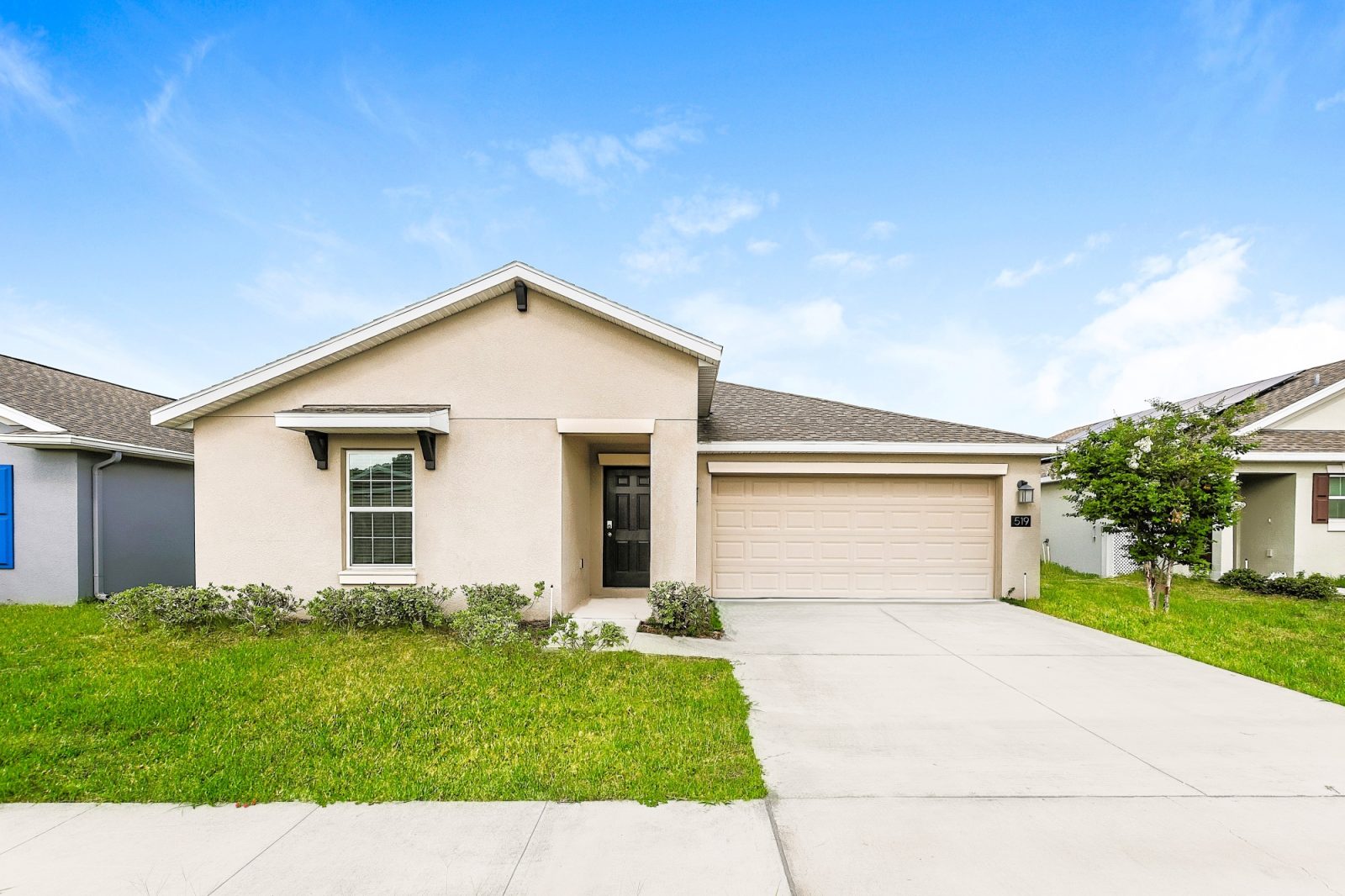 000 photo front view 15423858 1