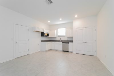002 Living Room ET51181