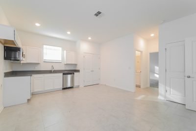 003 Living Room ET51181