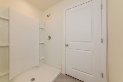 011 photo main bathroom 14726431